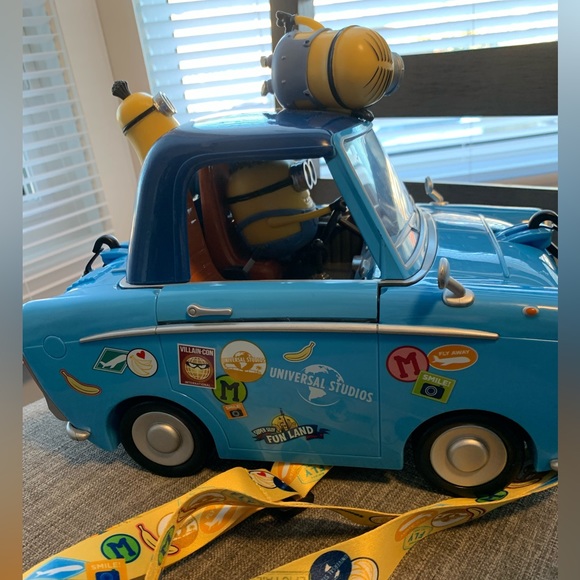 Universal Studios Despicable Me Minions car popcorn bucket - Picture 3 of 7